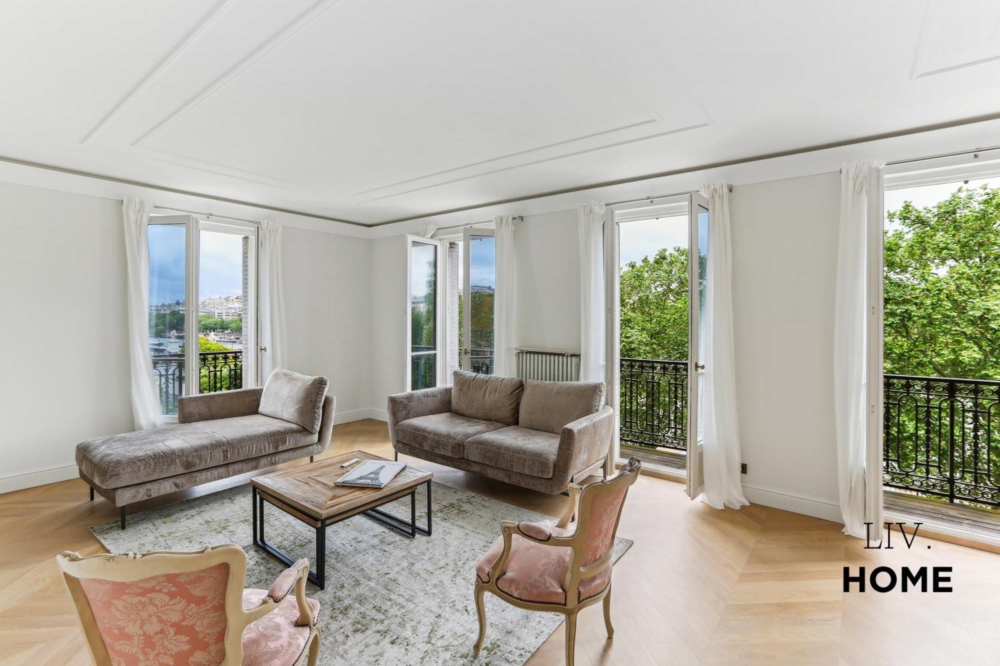 Le Magnifique Tour Eiffel Paris